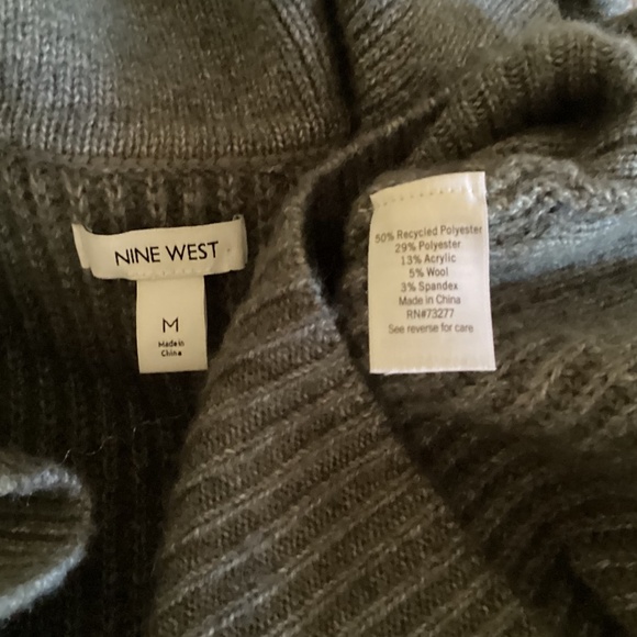 V neck collared ribbed sweater - Picture 4 of 5